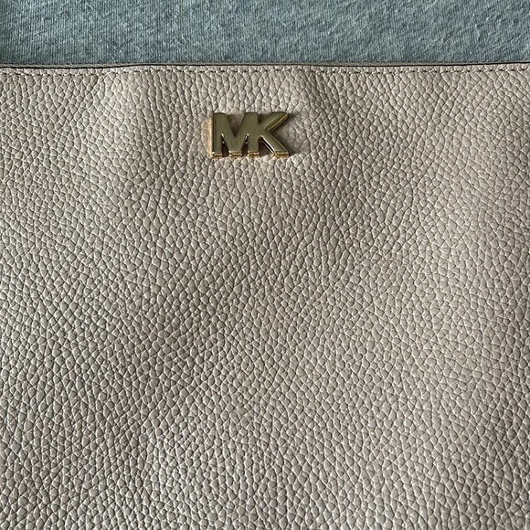 Michael kors clutch - Picture 2 of 4